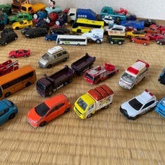 トミカ　などの車の画像