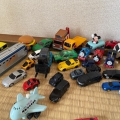 トミカ　などの車の画像