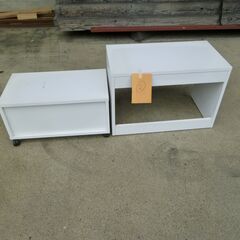 お引取り限定/三重県/値引不可　中古　収納式白いサイドテーブル大小2個セット　【J-308】の画像