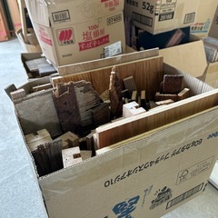 【木工屋の焚き付け端材セット】《9.9kg》乾燥材　バーベキュー　焚き火の画像