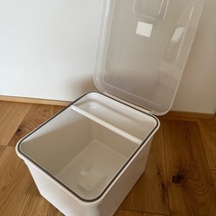 【美品】リッチェル 米びつ 10kg用の画像