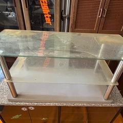 ガラス製のテーブル