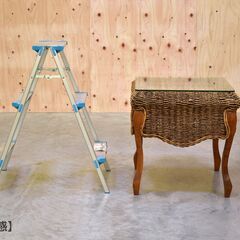 ≪zyt2096ジ≫ リゾート家具 猫脚サイドテーブル ガラス天板 エスニック/アバカ素材/コレクションケース/アジアン家具/バリ/スクエア/中古家具/宮城県仙台市 70412-08 の画像