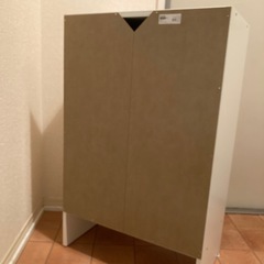 IKEA 本棚　キャビネット 扉付 ホワイトの画像