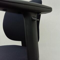 ★破棄期限近づき・大幅値下げ★【オフィスチェア】残１!KOKUYO定価36000円の高級椅子・状態よし コクヨ イーザチェアー CR-G191F6GET5-W 肘付き 高さ調整可 アーム上下可 グレー 幅620mm 奥行530mm 高さ830mm 品川 東五反田の画像