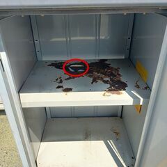 △ INABA イナバ 物置 ものおき 高さ 98.5cm 幅 62cm 奥行 59.8cm 鍵無し 棚板に大きな腐食あり 現状渡しの画像