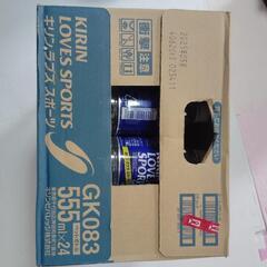 スポーツドリンクと烏龍茶の画像