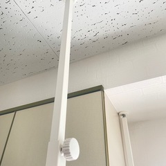 突っ張り壁面収納の画像