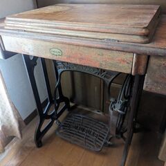 足踏みミシンの台のみ