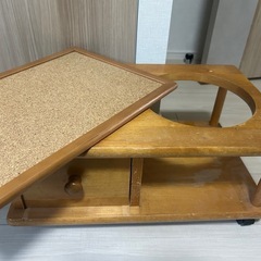 古めのポットテーブルの画像