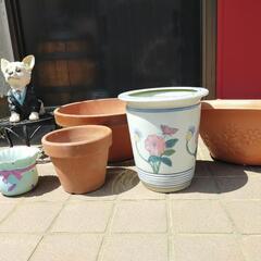 差し上げます❗ガーデニング用品・植木鉢、花台、犬置物