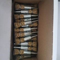 軸付筒型ブラシ、釘付き、バフ、造船所、金属関係錆落し研磨の画像