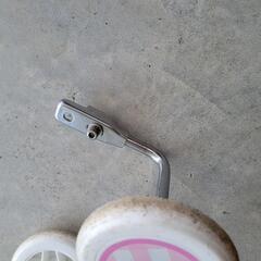 キッズ 自転車の補助輪の画像