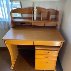 学習机と椅子の画像