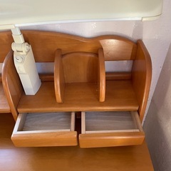 学習机と椅子の画像