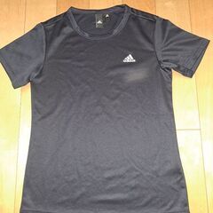 アディダスTシャツ
