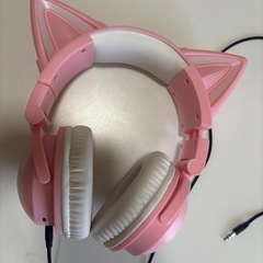 ピンクの猫耳ヘッドホン
