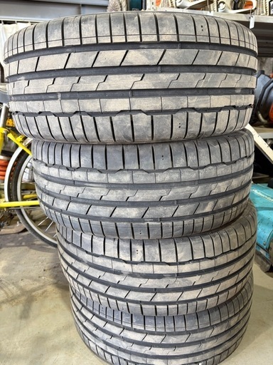 取引中です。値下げしました！ほぼ新品、ハンコック夏タイヤ　225/45/18