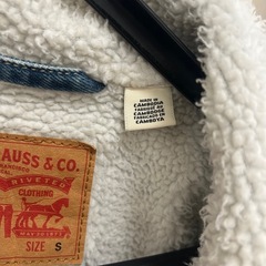 今日限定四千円　
LEVI’Sボアデニムジャケットの画像