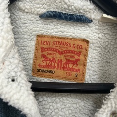 今日限定四千円　
LEVI’Sボアデニムジャケットの画像