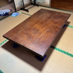 テーブル
