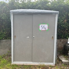 屋外用のスチール倉庫