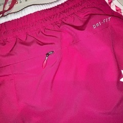 NIKE DRI-FIT ピンク ランニングショーツの画像