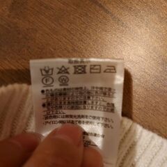 襟つきゆるニットの画像