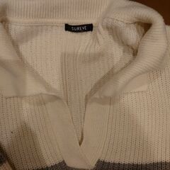 襟つきゆるニットの画像