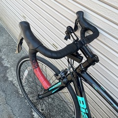 Bianchi 自転車 ブラック/ターコイズ フレームバッグ付きの画像