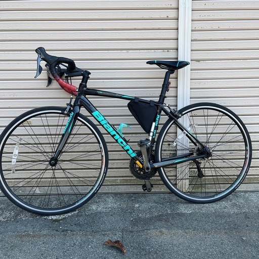 Bianchi 自転車 ブラック/ターコイズ フレームバッグ付き