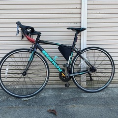 Bianchi 自転車 ブラック/ターコイズ フレームバッグ付き