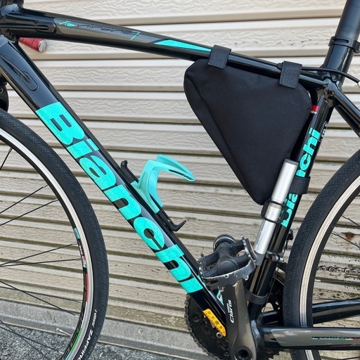 Bianchi 自転車 ブラック/ターコイズ フレームバッグ付き Bianchi 自転車 ブラック/ターコイズ フレームバッグ付き
