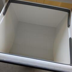 三段ゴミ箱の画像