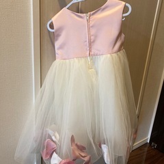 ドレスと花冠（子供用）の画像