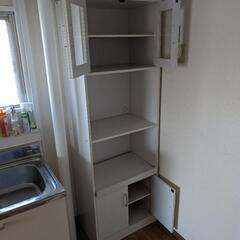 キッチン用食器棚の画像