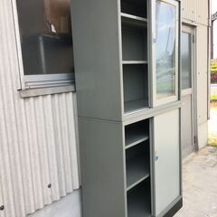 A3796　スチール書庫　上下組　窓付き引き違い書庫　スチール収納庫　書類棚　スチールキャビネット　オフィス用品の画像