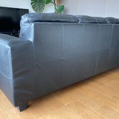 【ソファ黒　総革張り3人掛け】の画像