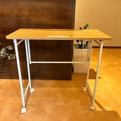 折りたたみ式　テーブルの画像