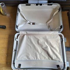 再出品!大型キャリーケース無料で譲ります。の画像