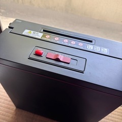 新品Sanwa シュレッダー(ペーパー、カード、CD)の画像