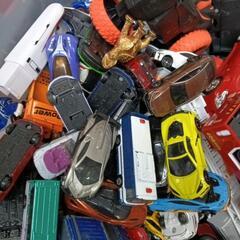 値下げしましたトミカなどミニカーの画像