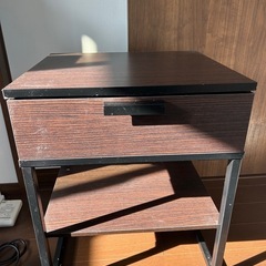 【値段交渉可】【IKEA】TRYSIL/トリスィル ベッドサイドテーブル ダークブラウン/ブラック45x40 cmの画像