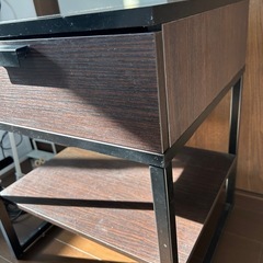 【値段交渉可】【IKEA】TRYSIL/トリスィル ベッドサイドテーブル ダークブラウン/ブラック45x40 cmの画像