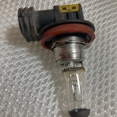 車のヘッドライトの画像