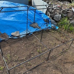 鉄製の棚の画像