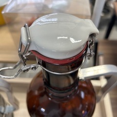 茶色のガラスボトルの画像