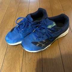 アシックス22センチ
