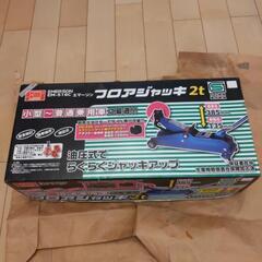 フロアジャッキ2t　小型〜普通乗用車に最適