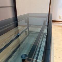 ガラステーブルの画像